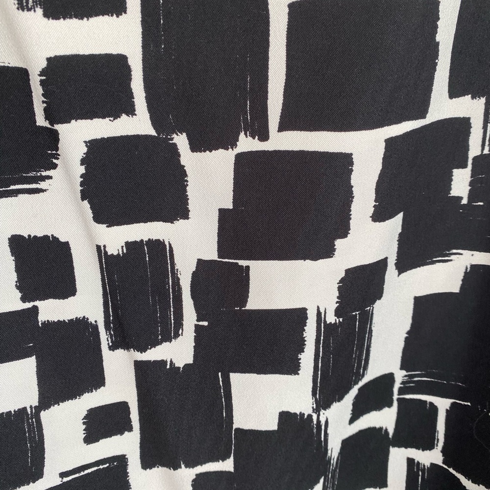 Chic AB studios Black and White Patterned Dress - Picture 3 of 5